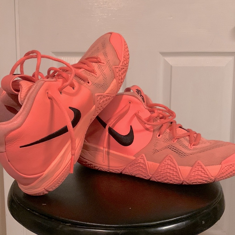 Nike Kyrie 4 Atomic Pink (GS)